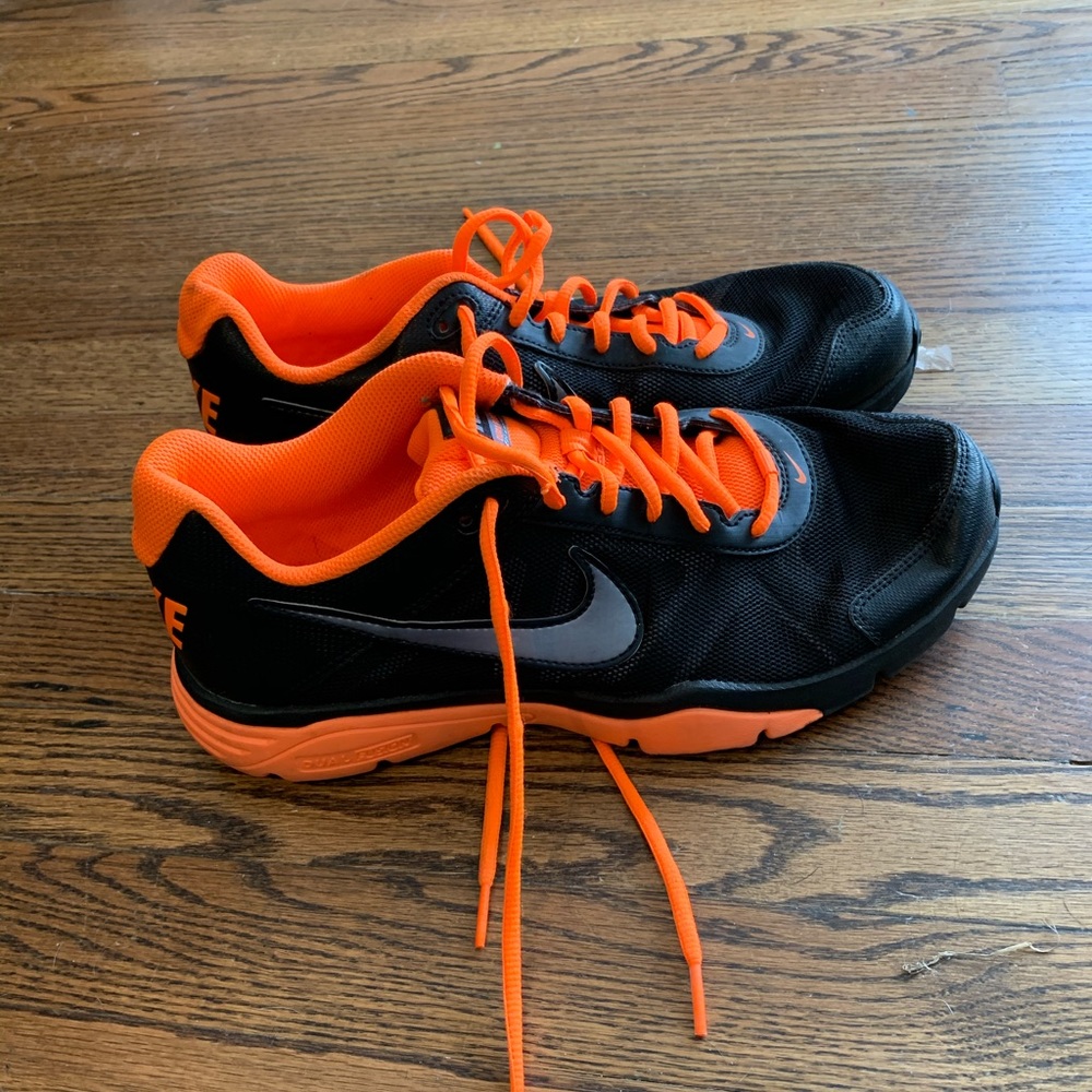 Nike Dual Fusion TR III Size 9 Orange and Black